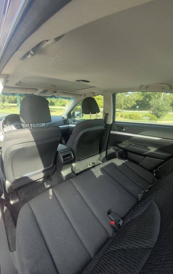 Used 2011 Subaru Legacy 2.5i Premium AWD/4WD image 7