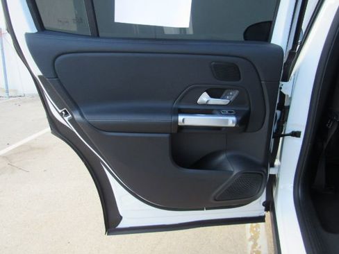 Used 2022 Mercedes-Benz EQB 300 4MATIC w/ Exclusive Package image 15