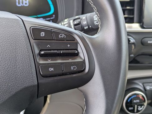 Used 2025 Hyundai Venue SEL FWD image 20