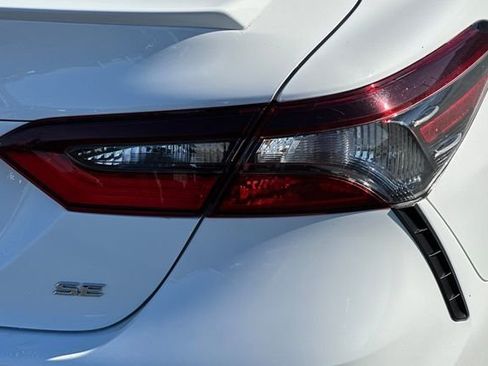 Used 2024 Toyota Camry SE image 30