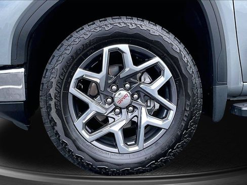 Used 2024 GMC Sierra 1500 SLT w/ SLT Convenience Package AWD/4WD image 10