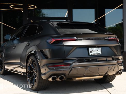 Used 2023 Lamborghini Urus Performante AWD/4WD image 14