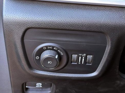 Used 2023 Jeep Grand Cherokee L Limited w/ Luxury Tech Group II image 22