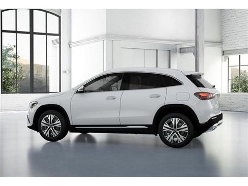 New 2025 Mercedes-Benz GLA 250 4MATIC image 32