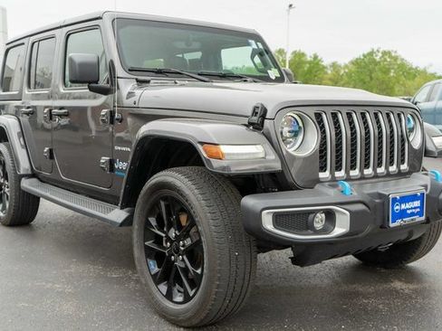 Used 2023 Jeep Wrangler Unlimited Sahara w/ Cold Weather Group AWD/4WD image 4
