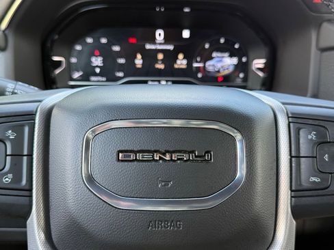 Used 2022 GMC Yukon Denali AWD/4WD image 28