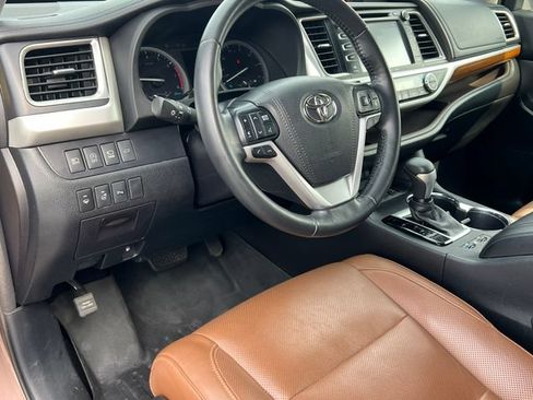 Used 2018 Toyota Highlander Limited AWD/4WD image 20