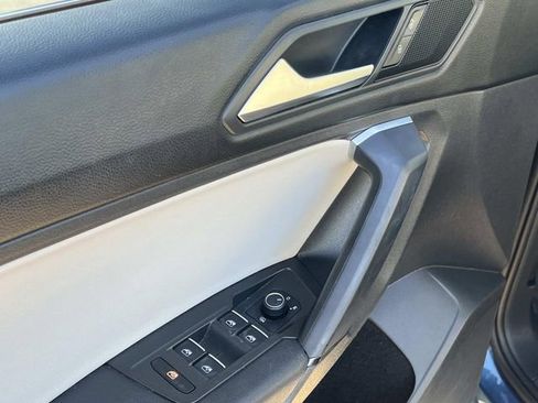 Used 2019 Volkswagen Tiguan SE w/ Panoramic Sunroof Package image 11