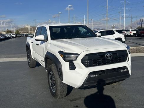 Used 2025 Toyota Tacoma TRD Off-Road image 33
