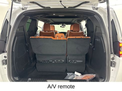 Used 2026 Chrysler Pacifica Pinnacle image 26