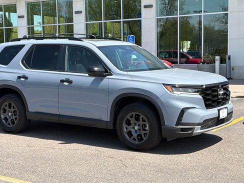 Certified 2024 Honda Pilot TrailSport image 1