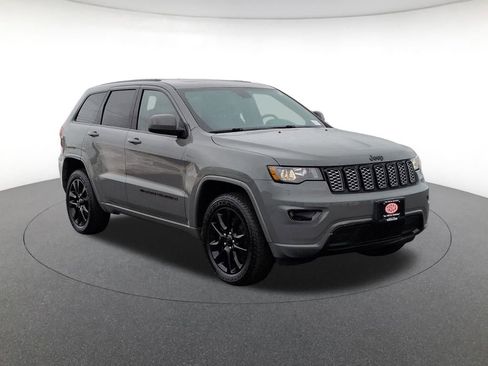 Used 2022 Jeep Grand Cherokee Laredo X image 1