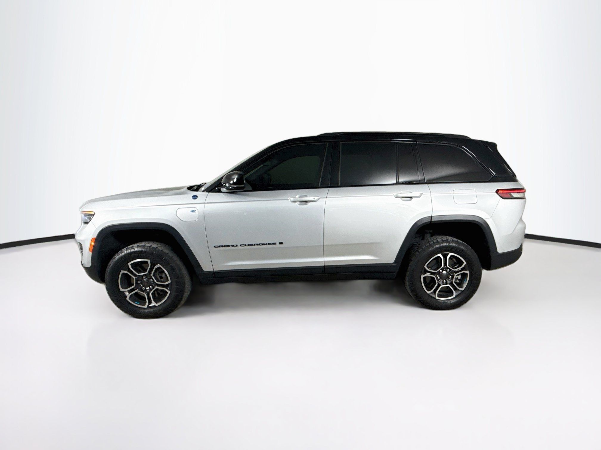 Used 2023 Jeep Grand Cherokee Trailhawk w/ Luxury Tech Group III AWD/4WD image 7