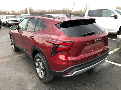 Used 2025 Chevrolet Trax LT w/ Driver Confidence Package image 5