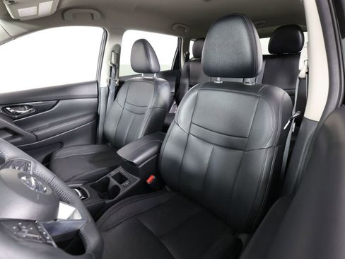 Used 2017 Nissan Rogue SL image 11