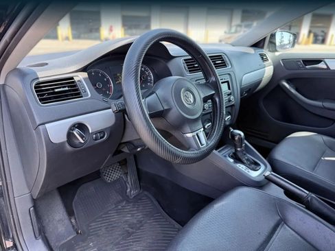 Used 2013 Volkswagen Jetta SE FWD image 17
