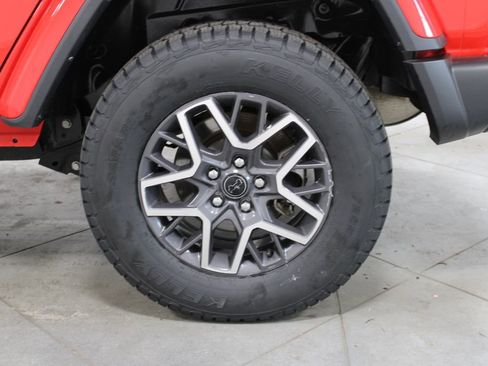 Used 2025 Jeep Wrangler Unlimited Sahara AWD/4WD image 18