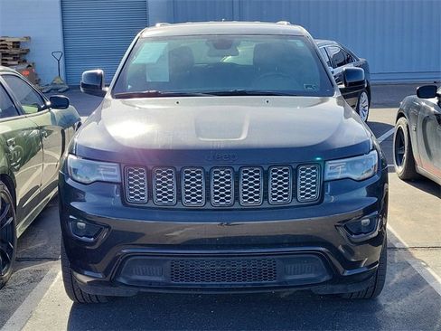 Used 2021 Jeep Grand Cherokee Laredo X image 2