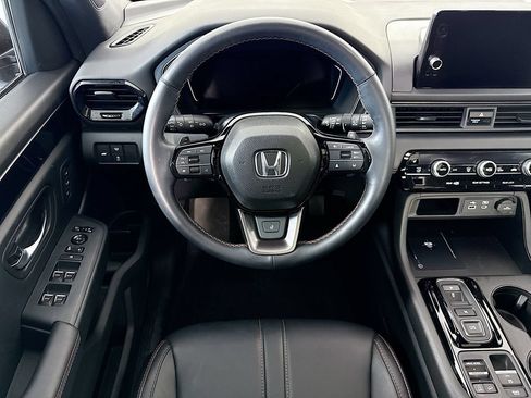 Certified 2025 Honda Pilot TrailSport image 10