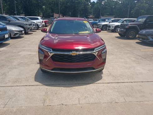 Used 2025 Chevrolet Trax LT w/ LT Convenience Package FWD image 5