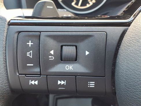 Certified 2023 Nissan Rogue SV image 29