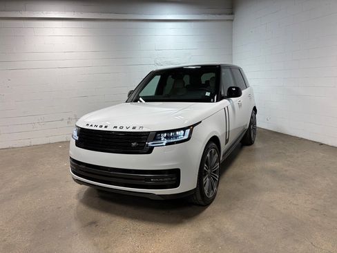 New 2025 Land Rover Range Rover SE image 2