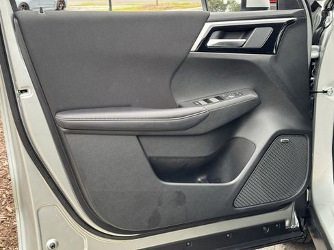 New 2025 Mitsubishi Outlander ES image 15