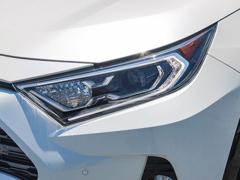 Used 2021 Toyota RAV4 XSE AWD/4WD image 5