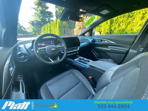 Used 2025 Chevrolet Equinox EV LT FWD image 33