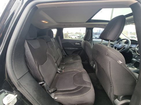 Used 2015 Jeep Cherokee Latitude w/ Comfort/Convenience Group image 31