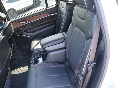Used 2023 Jeep Grand Cherokee L Summit w/ High Altitude Package AWD/4WD image 14