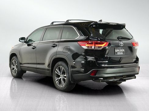 Used 2019 Toyota Highlander Plus AWD/4WD image 3