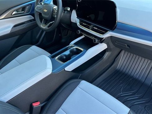 New 2026 Chevrolet Equinox EV LT image 21