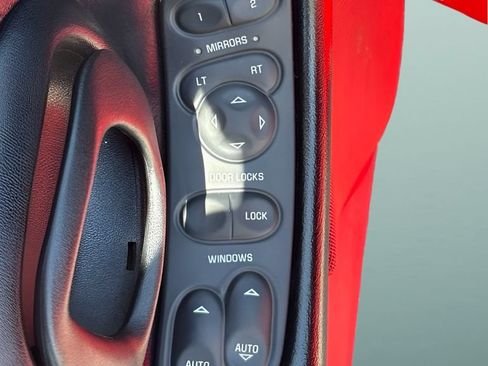 Used 2001 Chevrolet Corvette Z06 w/ Memory Pkg RWD image 13