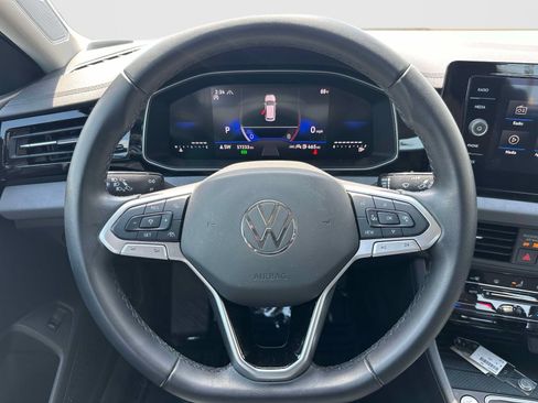 Certified 2025 Volkswagen Jetta SE FWD image 21