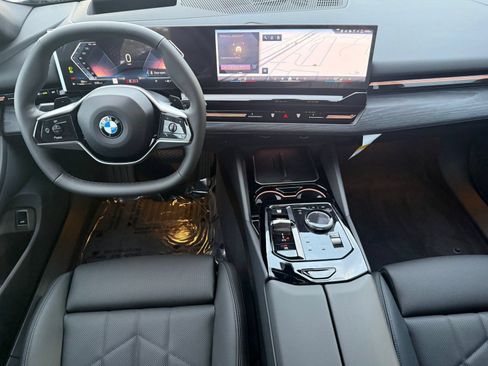 Used 2026 BMW 530i w/ Premium Package RWD image 24
