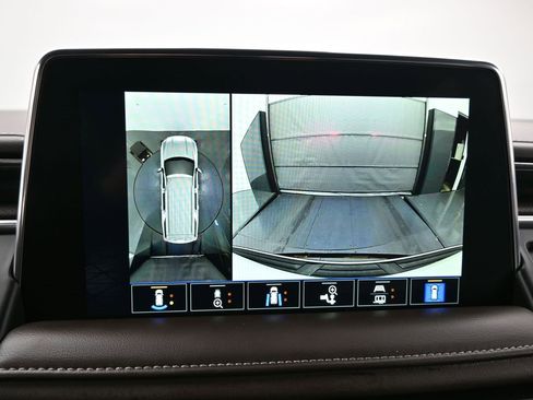 Certified 2024 GMC Yukon SLT w/ SLT Luxury Package image 16