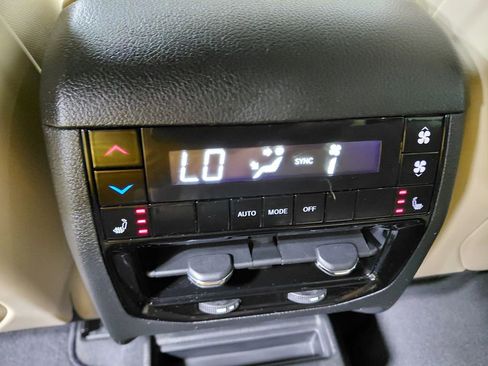 Used 2023 Jeep Grand Cherokee L Limited image 13