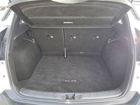 Used 2018 Nissan Kicks SV image 12