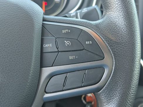 Used 2020 Jeep Cherokee Latitude AWD/4WD image 19