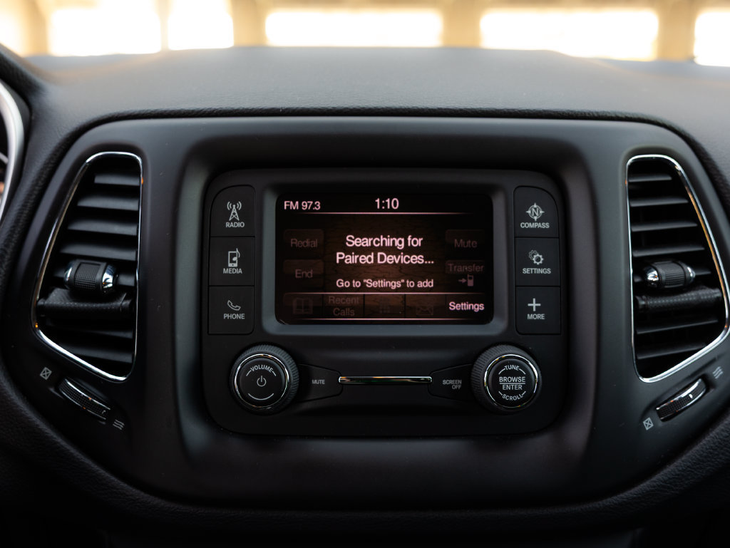 Used 2018 Jeep Compass Latitude FWD image 20