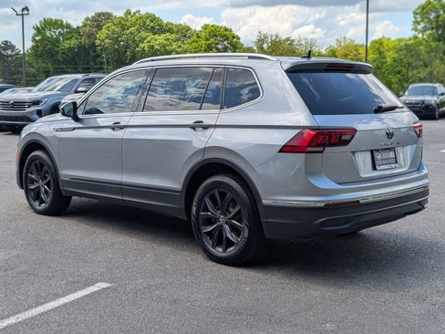 Used 2024 Volkswagen Tiguan SE w/ Panoramic Sunroof Package image 7