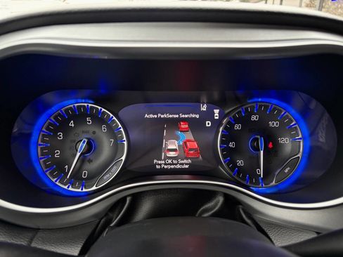 Used 2019 Chrysler Pacifica Touring-L w/ Advanced Safetytec Group image 22