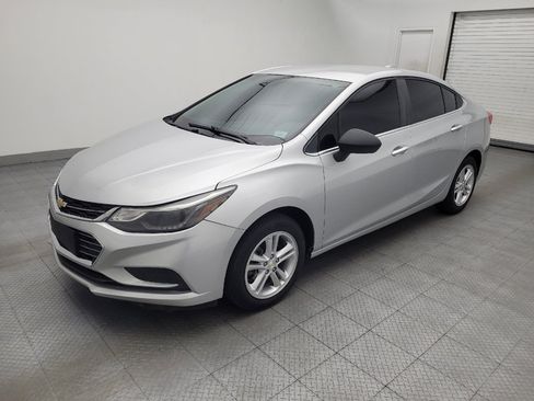 Used 2016 Chevrolet Cruze LT FWD image 2