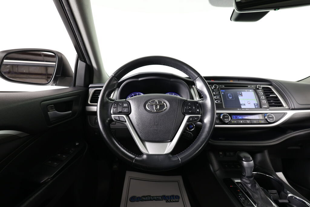 Used 2017 Toyota Highlander SE AWD/4WD image 30