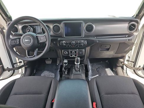 Used 2023 Jeep Gladiator Sport AWD/4WD image 9
