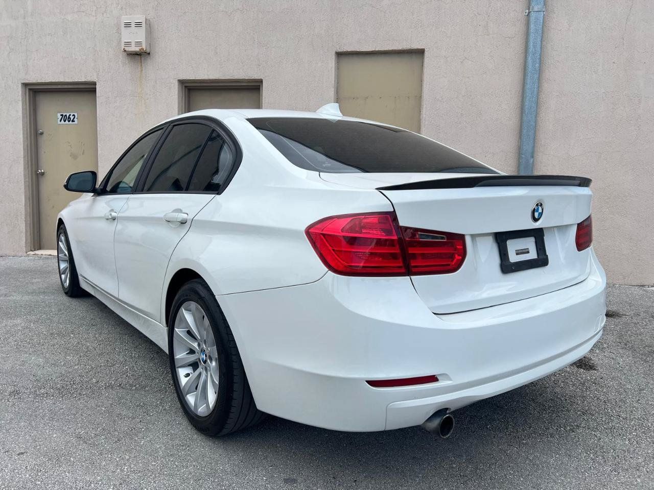 Used 2014 BMW 320i Sedan RWD image 17