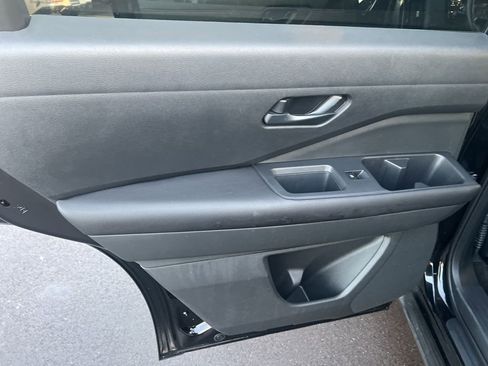 Certified 2025 Nissan Pathfinder SV image 11