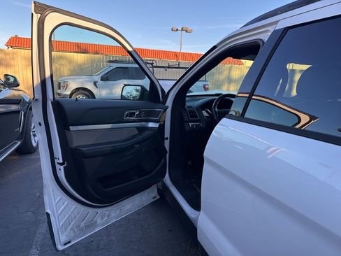 Certified 2017 Ford Explorer XLT w/ Equipment Group 202A image 7