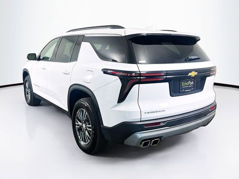 Used 2025 Chevrolet Traverse LT image 5